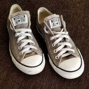 Converse tennis shoes